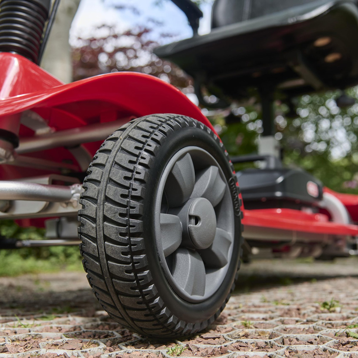 Soft puncture proof tyres on the eLite lightweight aluminium mobility scooter.jpg
